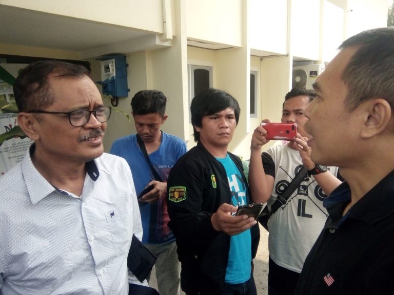Hukum Harus In English / Advokat Eduard Kamaleng : Hukum Harus